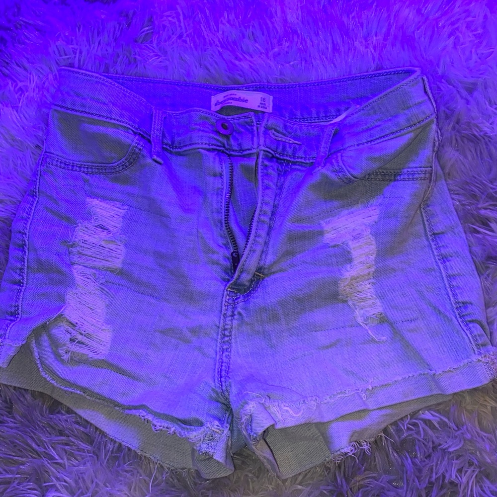 LIGHT ABERCROMBIE KIDS DISTRESSED SHORTS